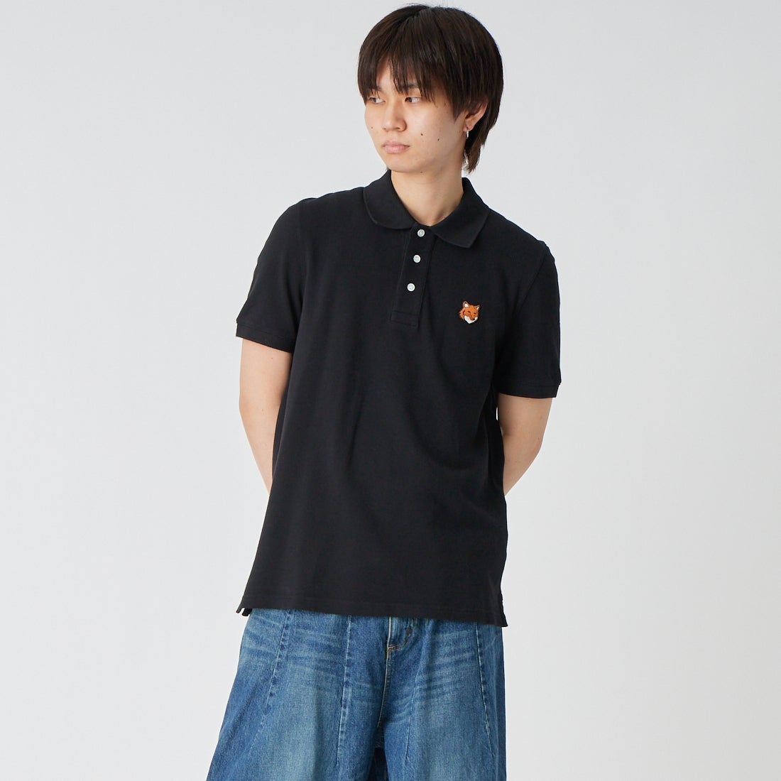 MAISON KITSUNE [メゾン キツネ] フォックスヘッド レギュラーポロシャツ [PM00209KP0002] P199 BLACK &&モデル身長：177cm 着用サイズ：S&&