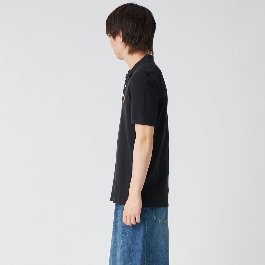 MAISON KITSUNE [メゾン キツネ] フォックスヘッド レギュラーポロシャツ [PM00209KP0002] P199 BLACK &&モデル身長：177cm 着用サイズ：S&&