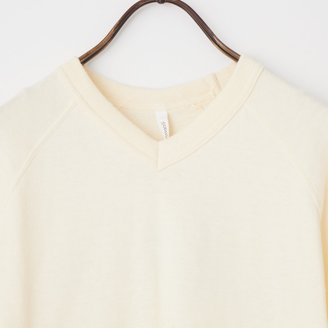 SOPHIE TALKS ABOUT THE WEATHER [ソフィートークスアバウトザウェザー] VネックリンガーTシャツ [COM-26S-CU06] IVORY