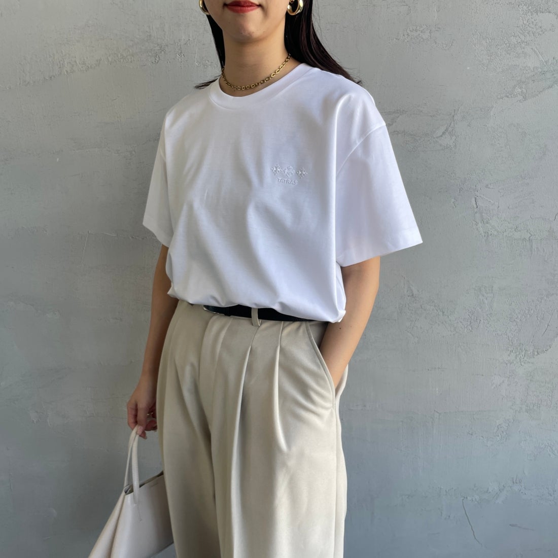 TATRAS [タトラス] 別注 GLUTO ショートスリーブTシャツ [MCKZ0764083968-JF] WHITE &&モデル身長：163cm 着用サイズ：1&&