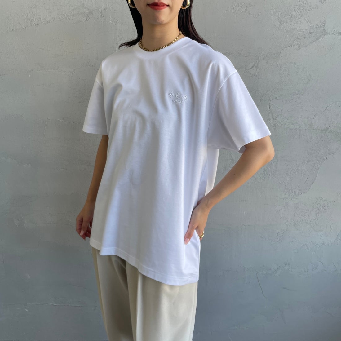 TATRAS [タトラス] 別注 GLUTO ショートスリーブTシャツ [MCKZ0764083968-JF] WHITE &&モデル身長：163cm 着用サイズ：1&&