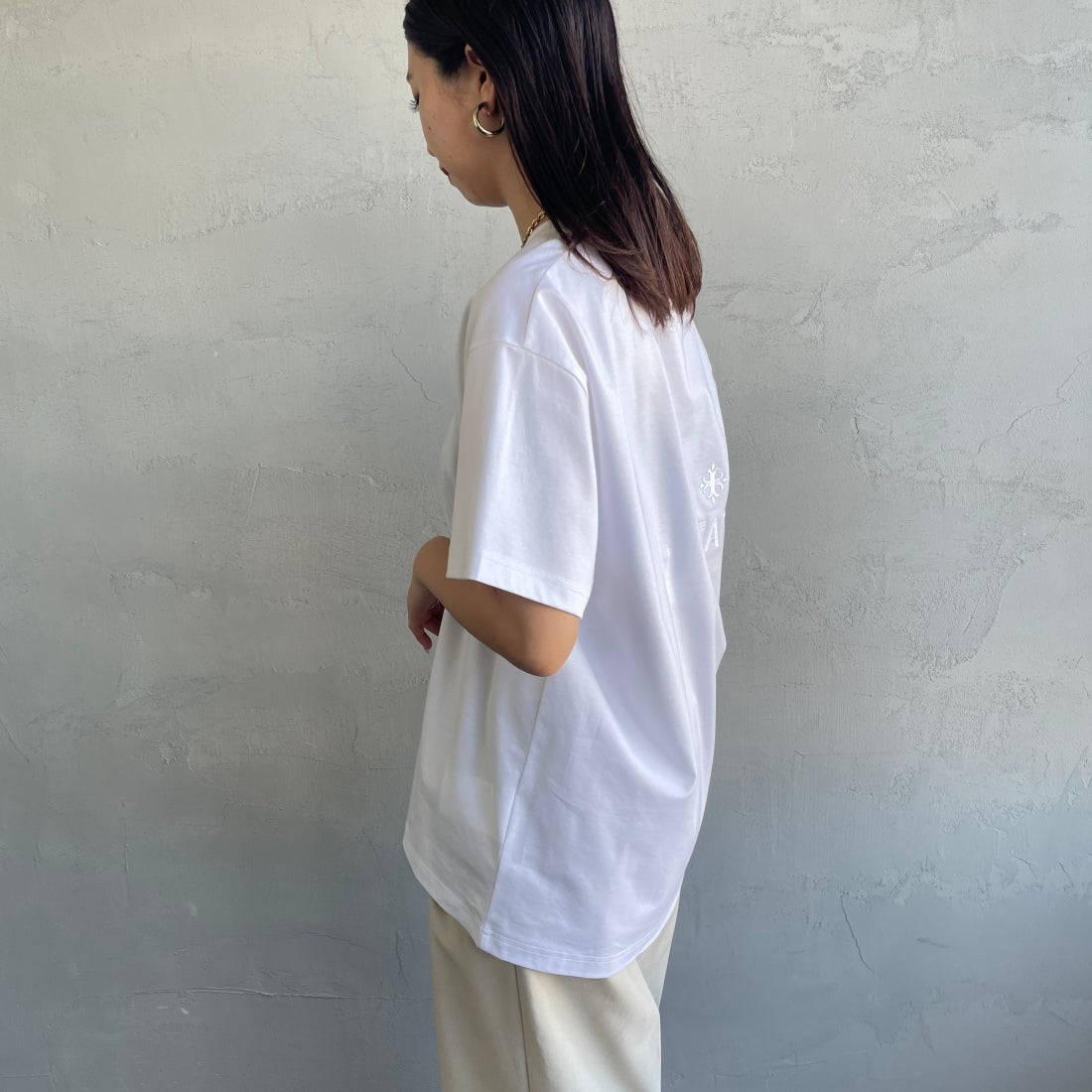 TATRAS [タトラス] 別注 GLUTO ショートスリーブTシャツ [MCKZ0764083968-JF] WHITE &&モデル身長：163cm 着用サイズ：1&&