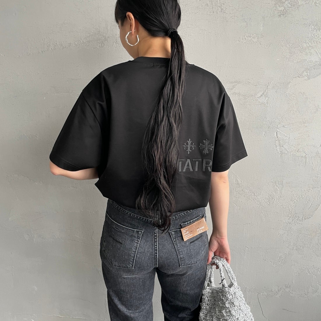 TATRAS [タトラス] 別注 GLUTO ショートスリーブTシャツ [MCKZ0764083968-JF] BLACK &&モデル身長：156cm 着用サイズ：1&&