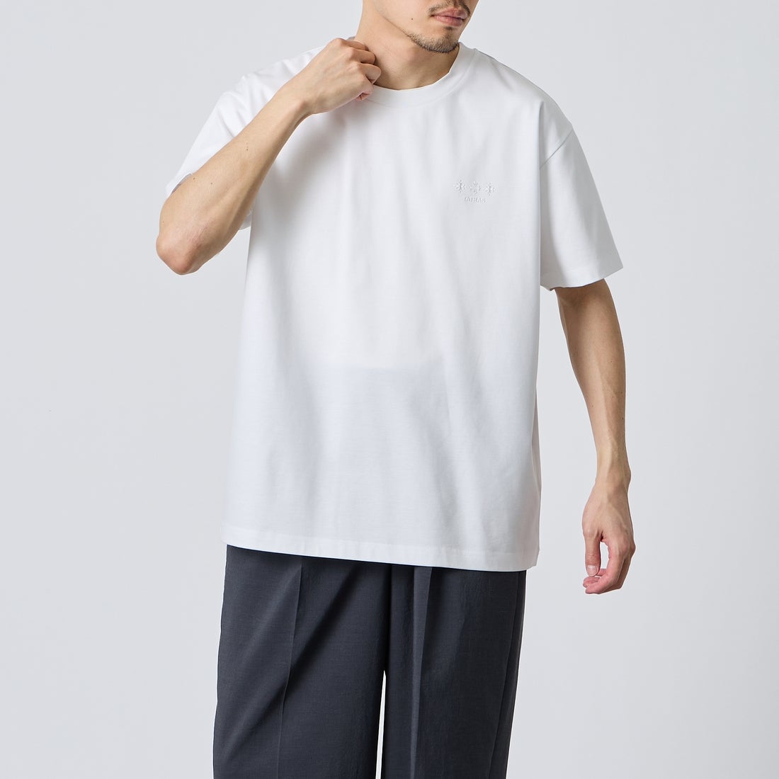 TATRAS [タトラス] 別注 GLUTO ショートスリーブTシャツ [MCKZ0764083968-JF] WHITE &&モデル身長：168cm 着用サイズ：2&&