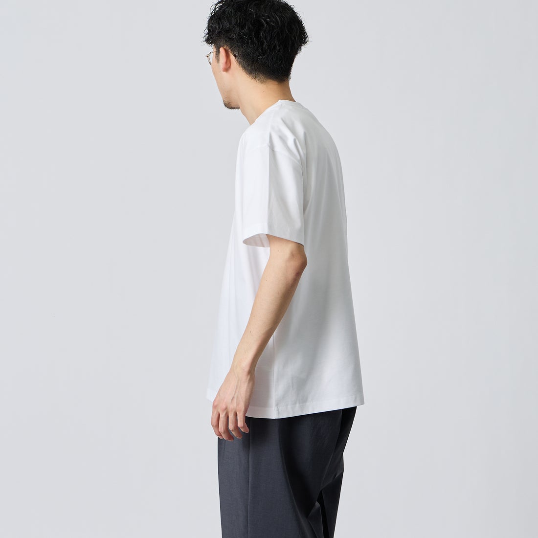TATRAS [タトラス] 別注 GLUTO ショートスリーブTシャツ [MCKZ0764083968-JF] WHITE &&モデル身長：168cm 着用サイズ：2&&