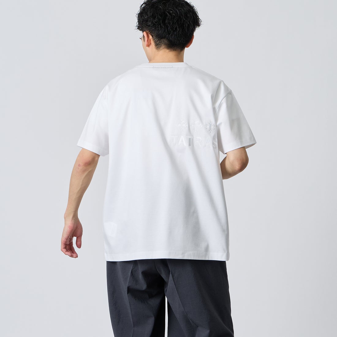 TATRAS [タトラス] 別注 GLUTO ショートスリーブTシャツ [MCKZ0764083968-JF] WHITE &&モデル身長：168cm 着用サイズ：2&&