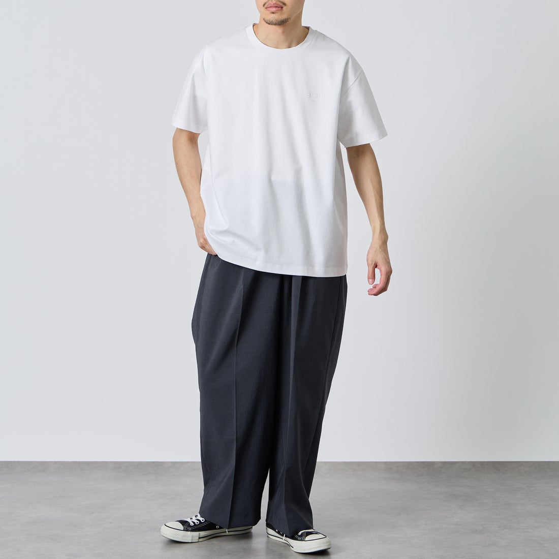 TATRAS [タトラス] 別注 GLUTO ショートスリーブTシャツ [MCKZ0764083968-JF] WHITE &&モデル身長：168cm 着用サイズ：2&&