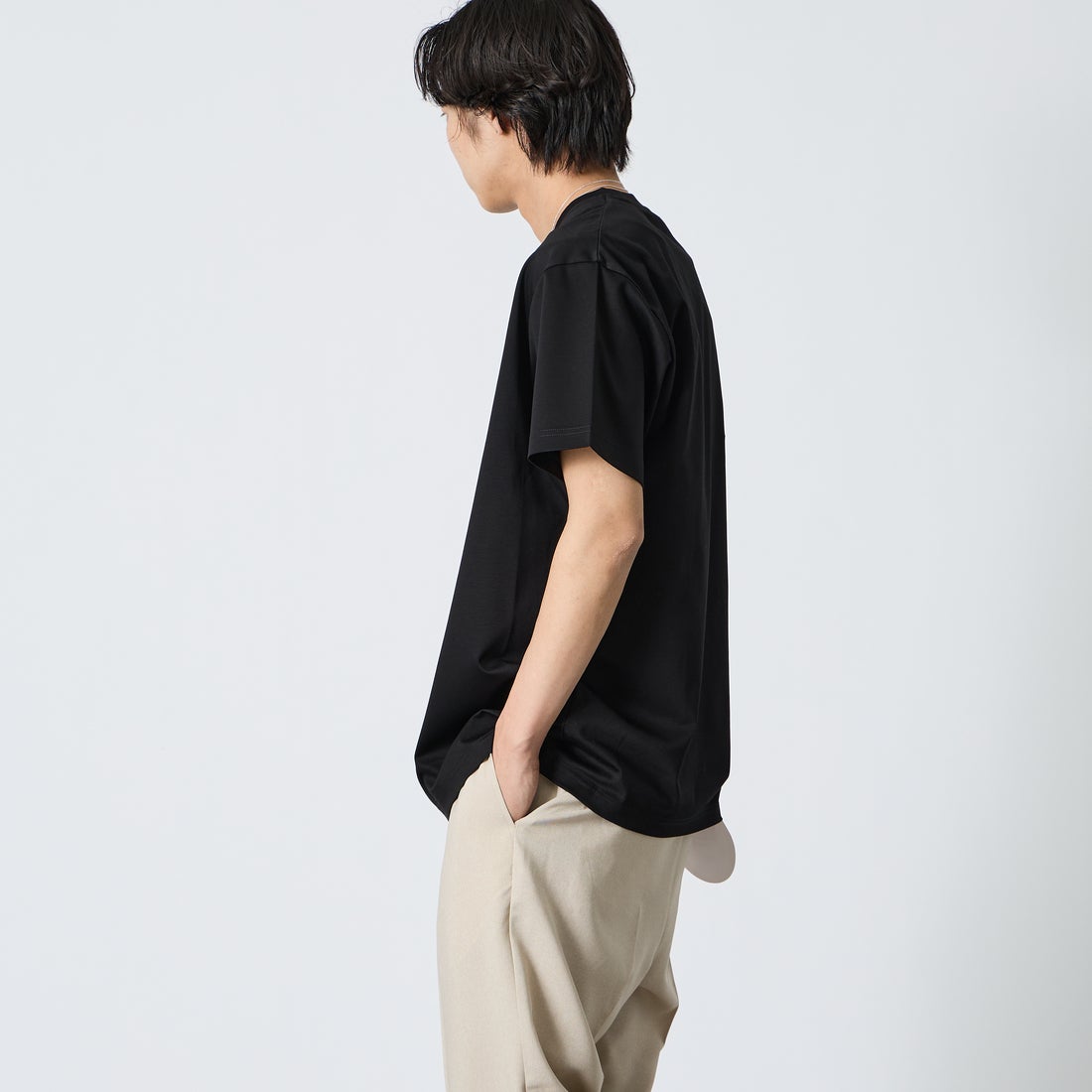 TATRAS [タトラス] 別注 GLUTO ショートスリーブTシャツ [MCKZ0764083968-JF] BLACK &&モデル身長：179cm 着用サイズ：4&&