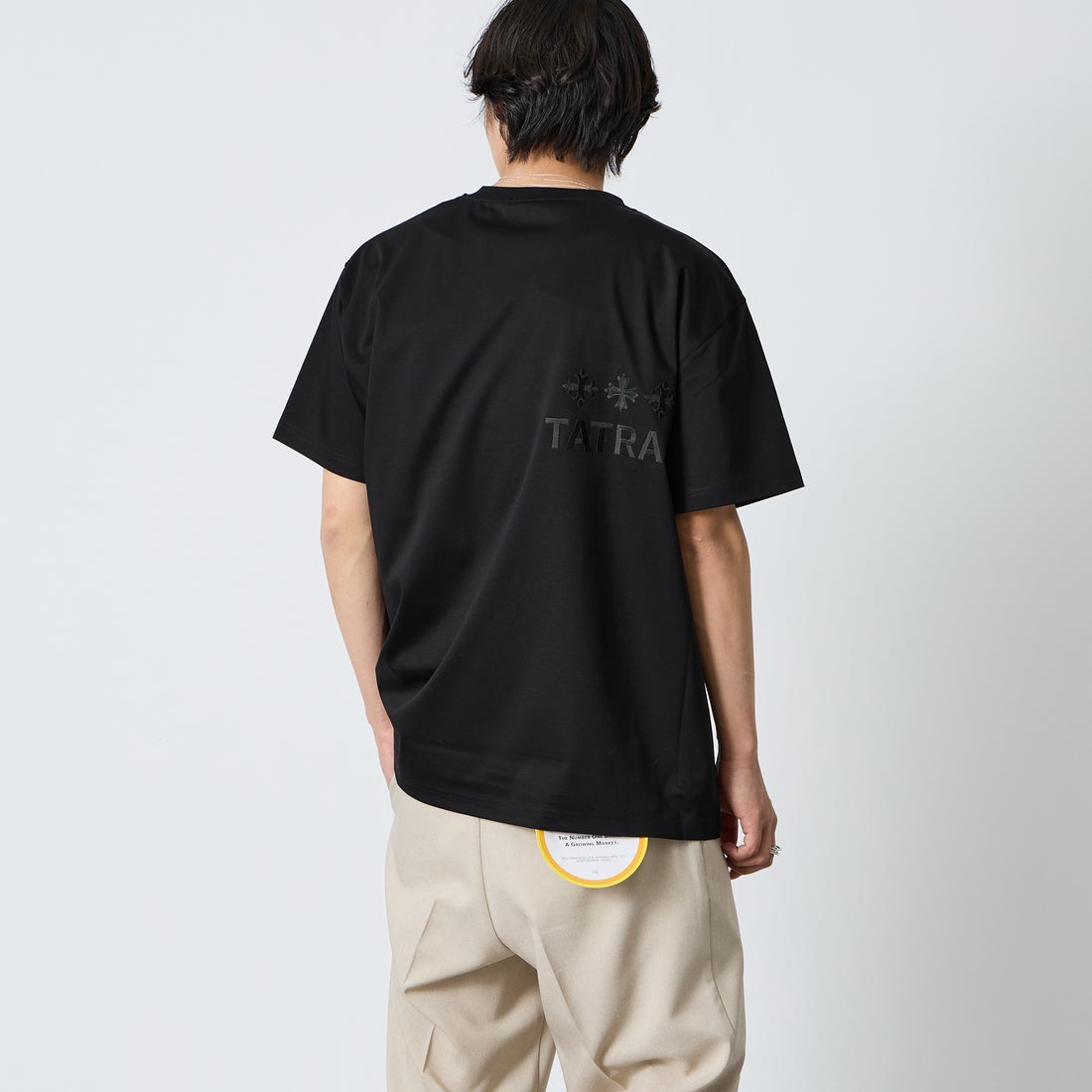 TATRAS [タトラス] 別注 GLUTO ショートスリーブTシャツ [MCKZ0764083968-JF] BLACK &&モデル身長：179cm 着用サイズ：4&&