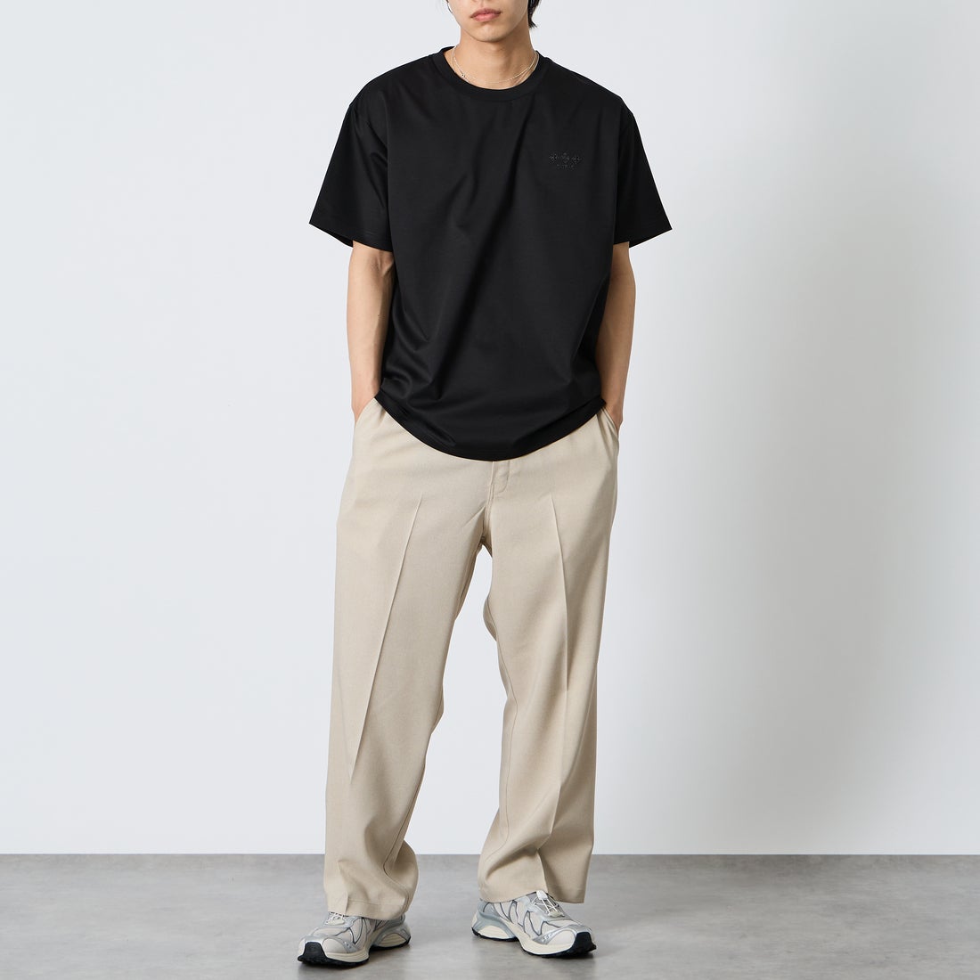 TATRAS [タトラス] 別注 GLUTO ショートスリーブTシャツ [MCKZ0764083968-JF] BLACK &&モデル身長：179cm 着用サイズ：4&&