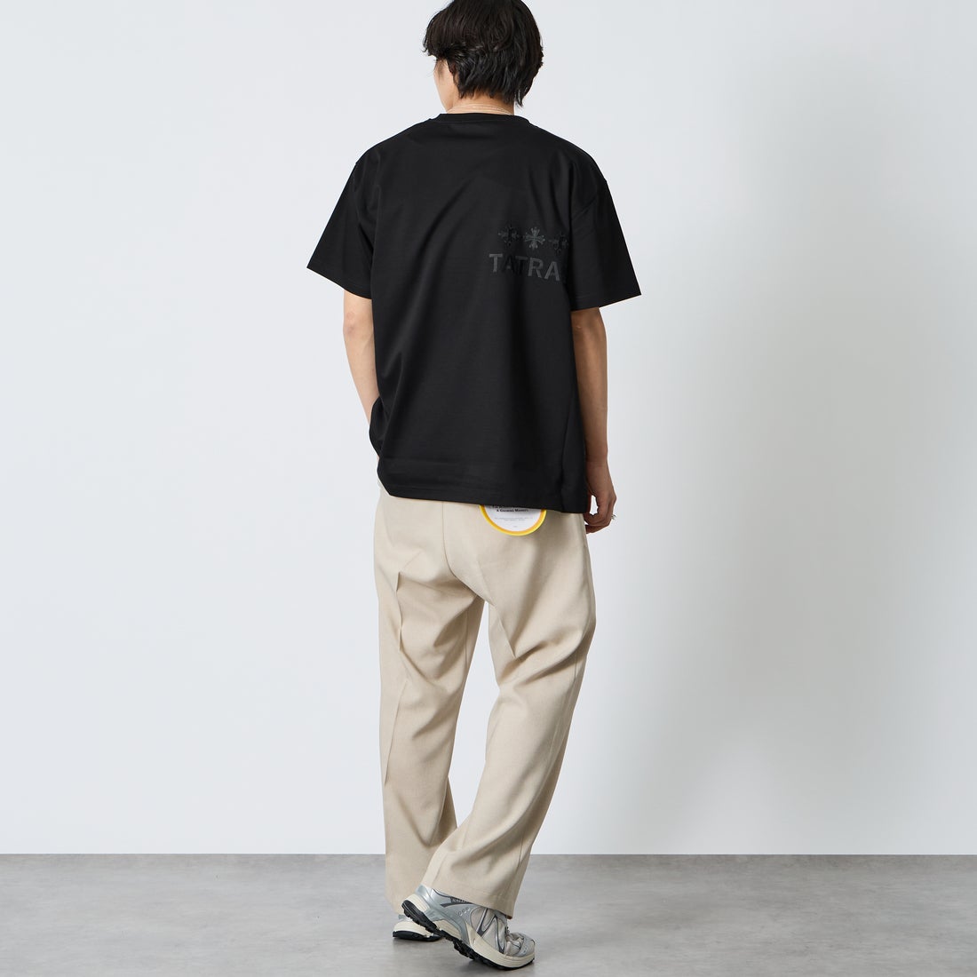 TATRAS [タトラス] 別注 GLUTO ショートスリーブTシャツ [MCKZ0764083968-JF] BLACK &&モデル身長：179cm 着用サイズ：4&&