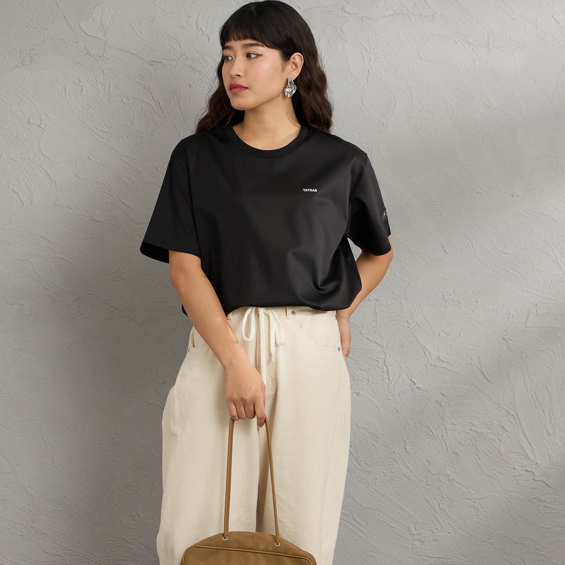 TATRAS [タトラス] 別注 DANILO ショートスリーブTシャツ [MCKZ0765083968-JF] BLACK &&モデル身長：162cm 着用サイズ：1&&