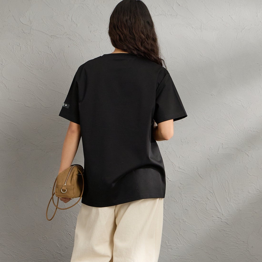 TATRAS [タトラス] 別注 DANILO ショートスリーブTシャツ [MCKZ0765083968-JF] BLACK &&モデル身長：162cm 着用サイズ：1&&