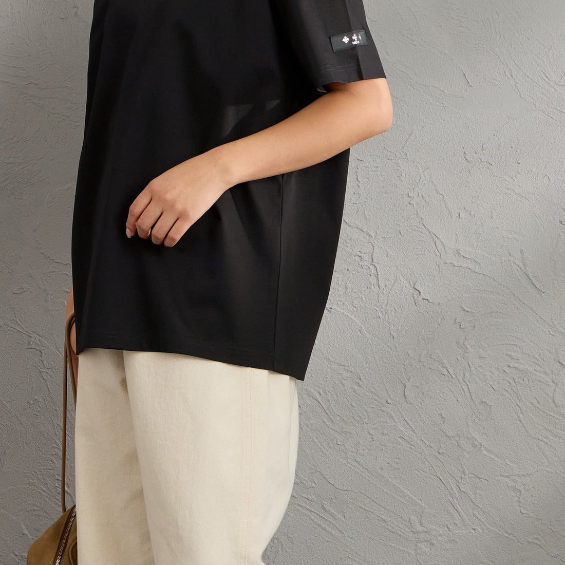 TATRAS [タトラス] 別注 DANILO ショートスリーブTシャツ [MCKZ0765083968-JF] BLACK &&モデル身長：162cm 着用サイズ：1&&