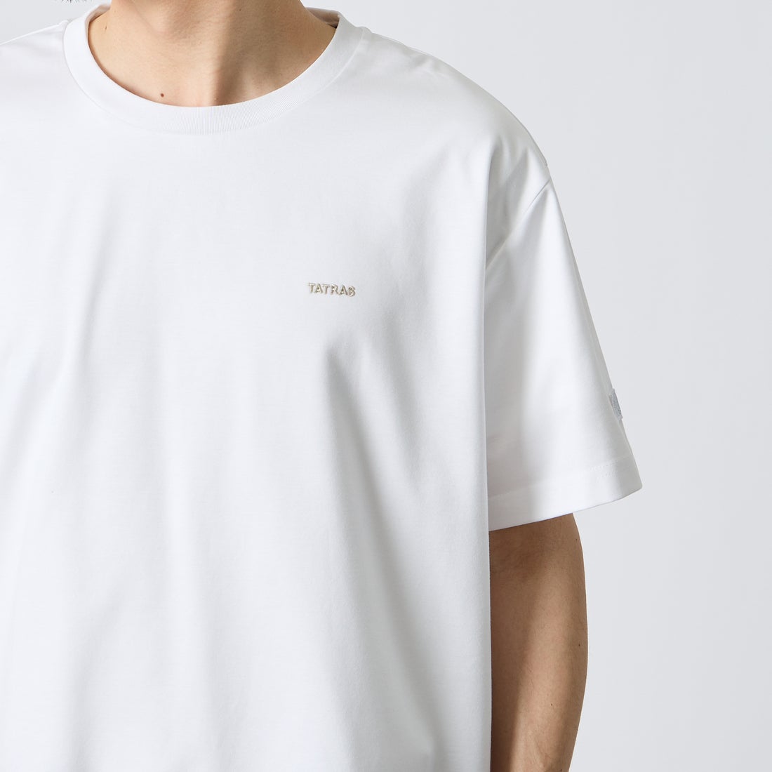 TATRAS [タトラス] 別注 DANILO ショートスリーブTシャツ [MCKZ0765083968-JF] WHITE &&モデル身長：168cm 着用サイズ：2&&