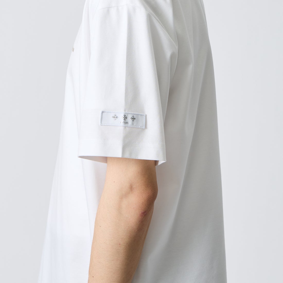 TATRAS [タトラス] 別注 DANILO ショートスリーブTシャツ [MCKZ0765083968-JF] WHITE &&モデル身長：168cm 着用サイズ：2&&