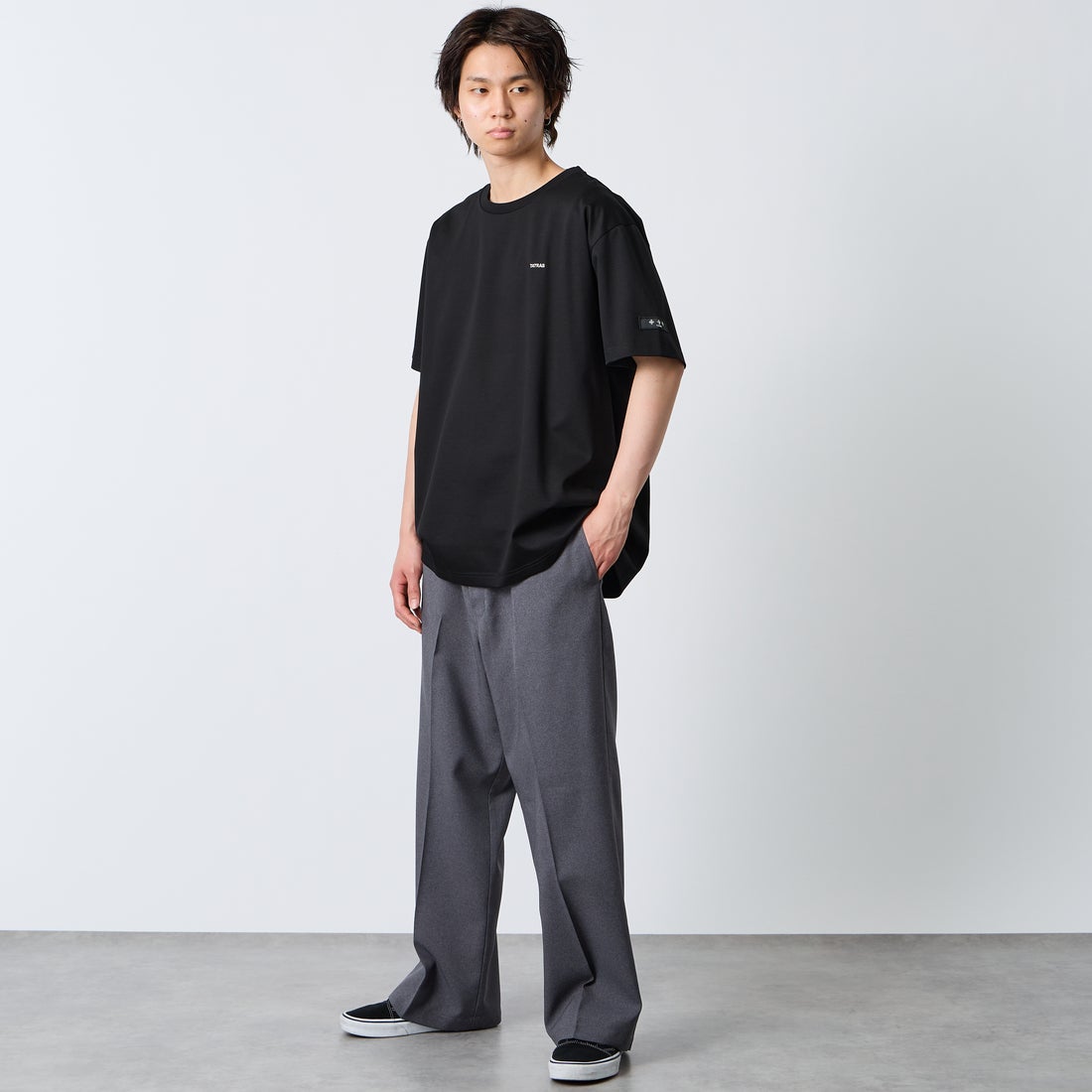 TATRAS [タトラス] 別注 DANILO ショートスリーブTシャツ [MCKZ0765083968-JF] BLACK &&モデル身長：177cm 着用サイズ：4&&