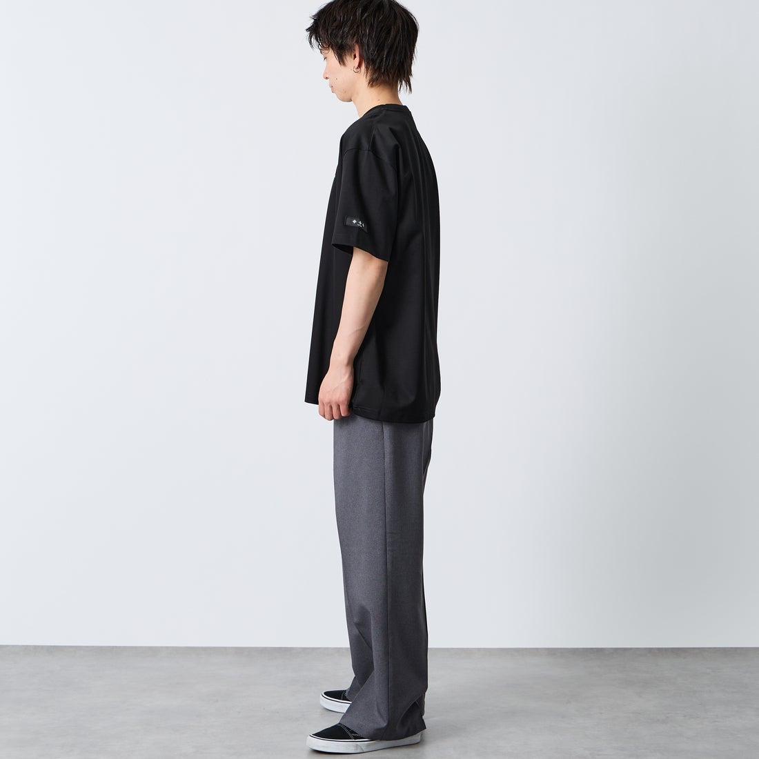 TATRAS [タトラス] 別注 DANILO ショートスリーブTシャツ [MCKZ0765083968-JF] BLACK &&モデル身長：177cm 着用サイズ：4&&