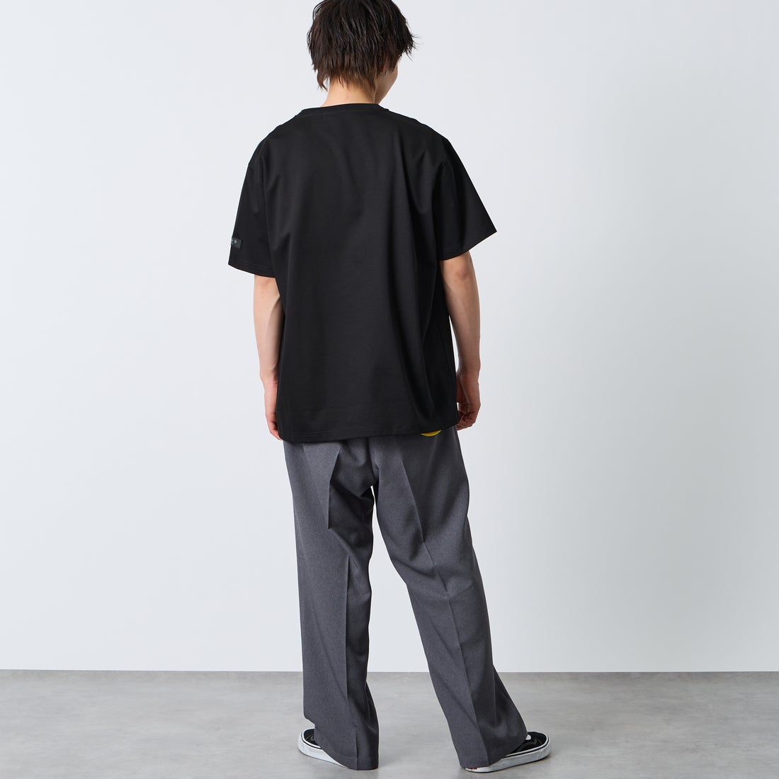 TATRAS [タトラス] 別注 DANILO ショートスリーブTシャツ [MCKZ0765083968-JF] BLACK &&モデル身長：177cm 着用サイズ：4&&