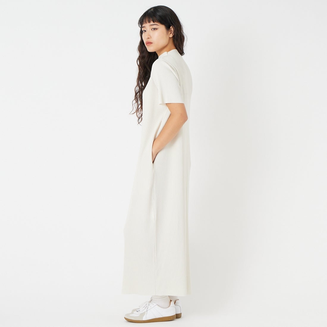 USINE [ユジーヌ] プリーツマキシワンピース [IN4-OP-6] OFF WHITE &&モデル身長：162cm 着用サイズ：36&&