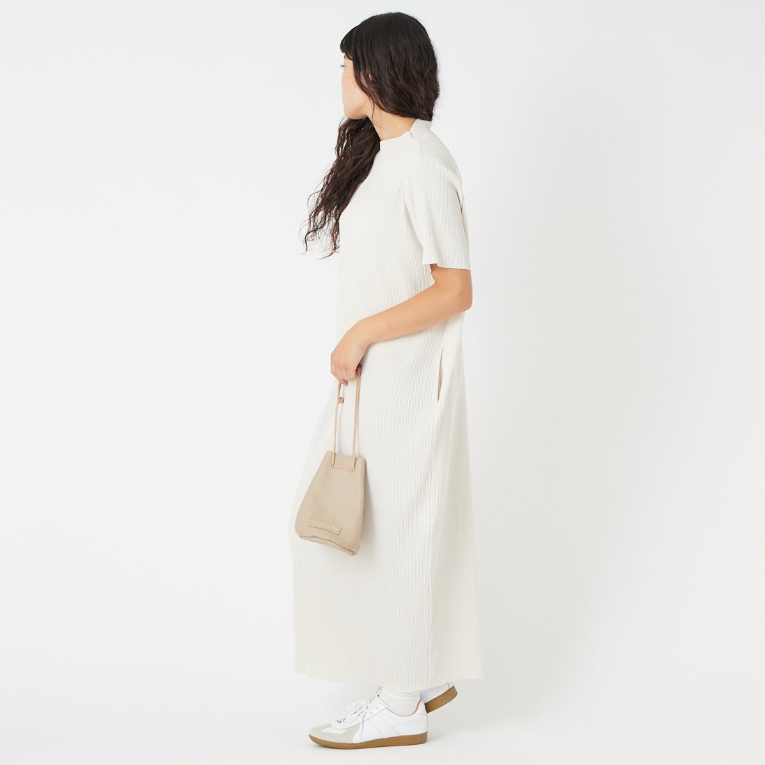 USINE [ユジーヌ] プリーツマキシワンピース [IN4-OP-6] OFF WHITE &&モデル身長：162cm 着用サイズ：36&&