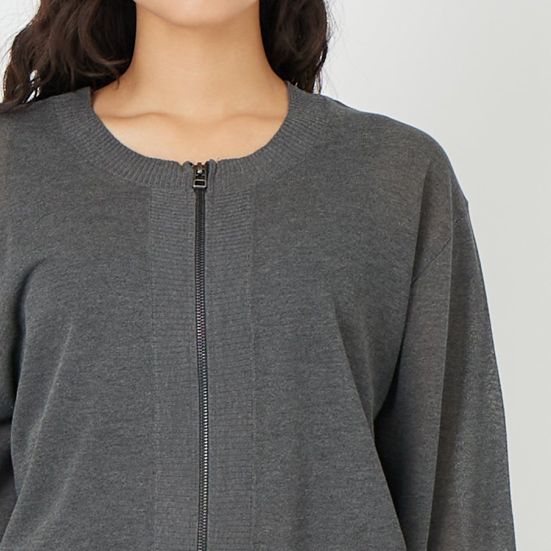 Jf Ready Made [ジェイエフレディメイド] ファインUV 2WAYジップカーディガン [3126223] ﾁｬｺｰﾙ &&モデル身長：162cm 着用サイズ：F&&