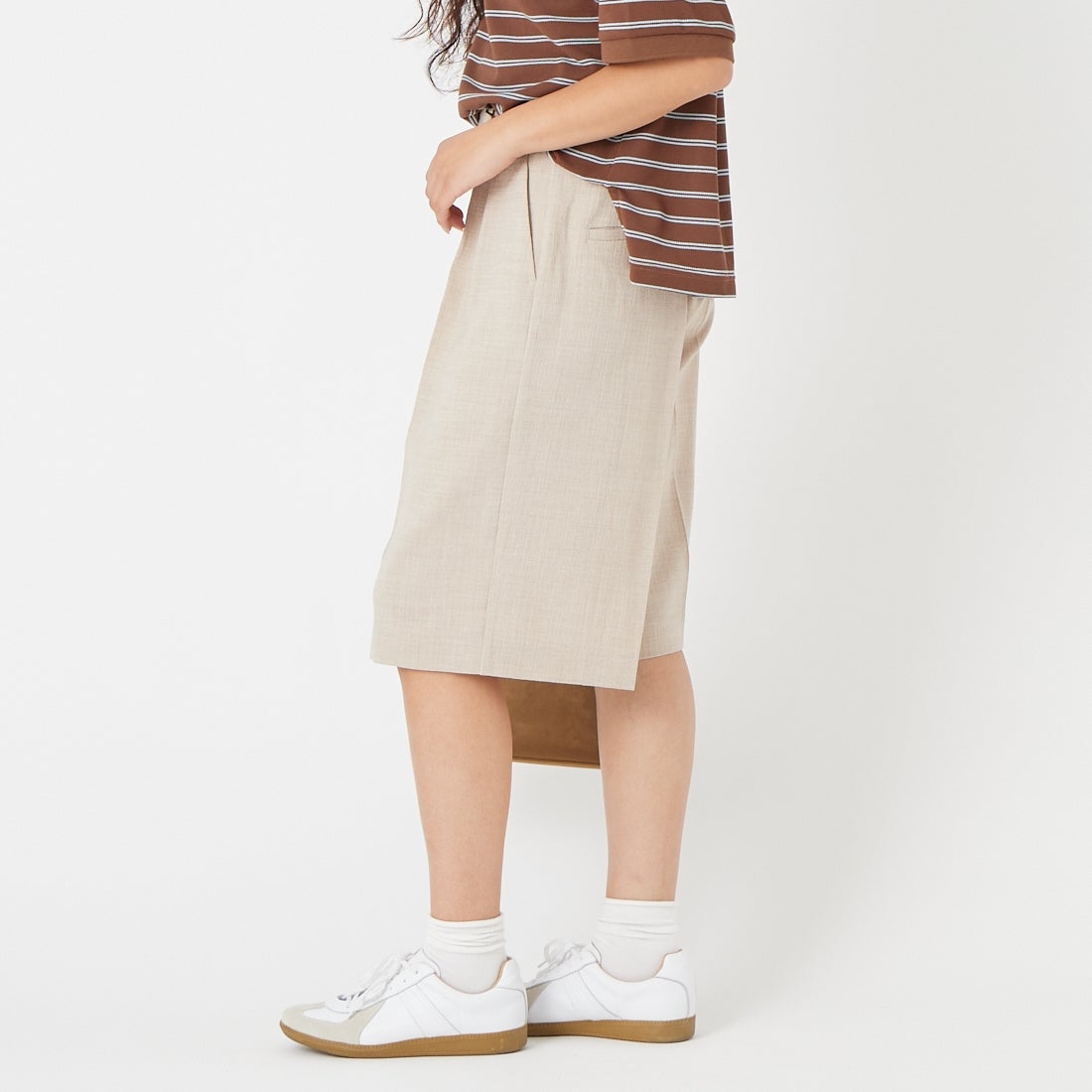 USINE [ユジーヌ] リネンライク2タックバミューダパンツ [21267060] 033 ﾍﾞｰｼﾞｭ &&モデル身長：162cm 着用サイズ：36&&