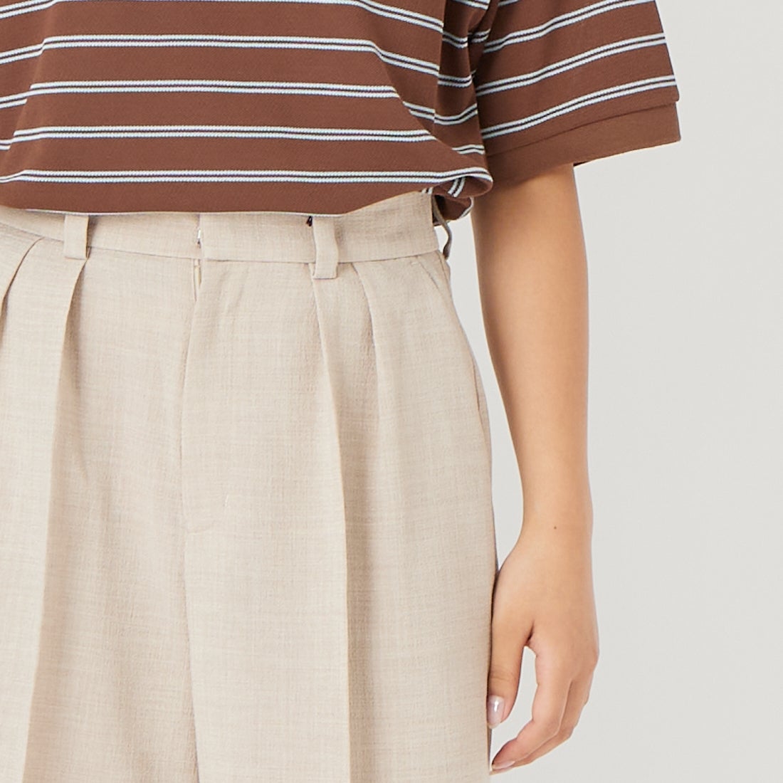 USINE [ユジーヌ] リネンライク2タックバミューダパンツ [21267060] 033 ﾍﾞｰｼﾞｭ &&モデル身長：162cm 着用サイズ：36&&