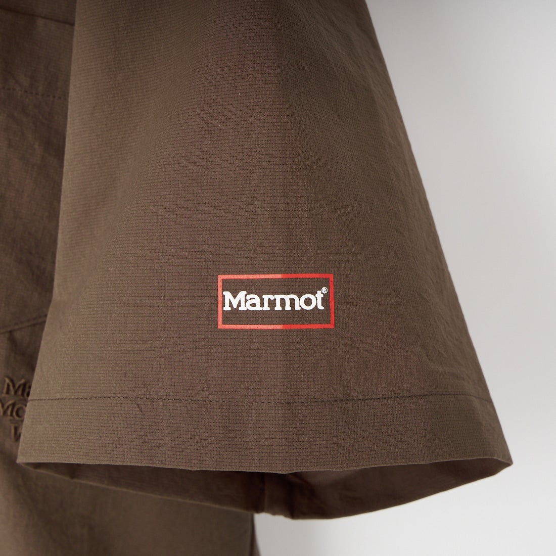 Marmot [マーモット] 別注 Dot Air ワンポイント刺繍ロゴ ショートスリーブシャツ [MTSS26MSH332IN-JF] BROWN