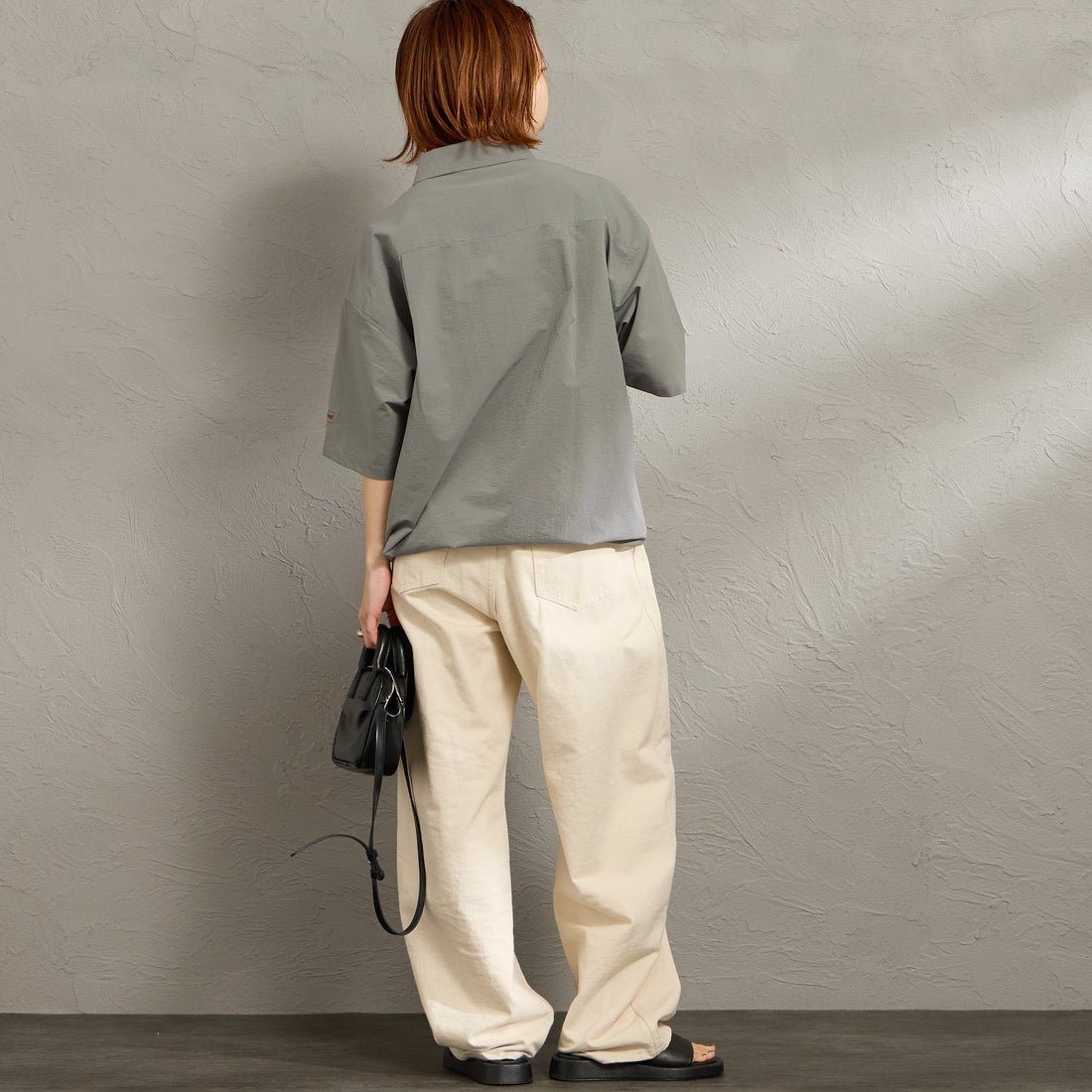 Marmot [マーモット] 別注 Dot Air ワンポイント刺繍ロゴ ショートスリーブシャツ [MTSS26MSH332IN-JF] CHARCOAL &&モデル身長：158cm 着用サイズ：S&&