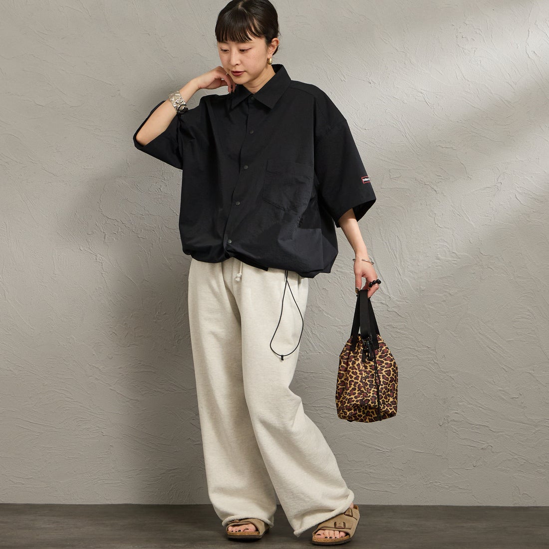 Marmot [マーモット] 別注 Dot Air ワンポイント刺繍ロゴ ショートスリーブシャツ [MTSS26MSH332IN-JF] BLACK &&モデル身長：150cm 着用サイズ：S&&