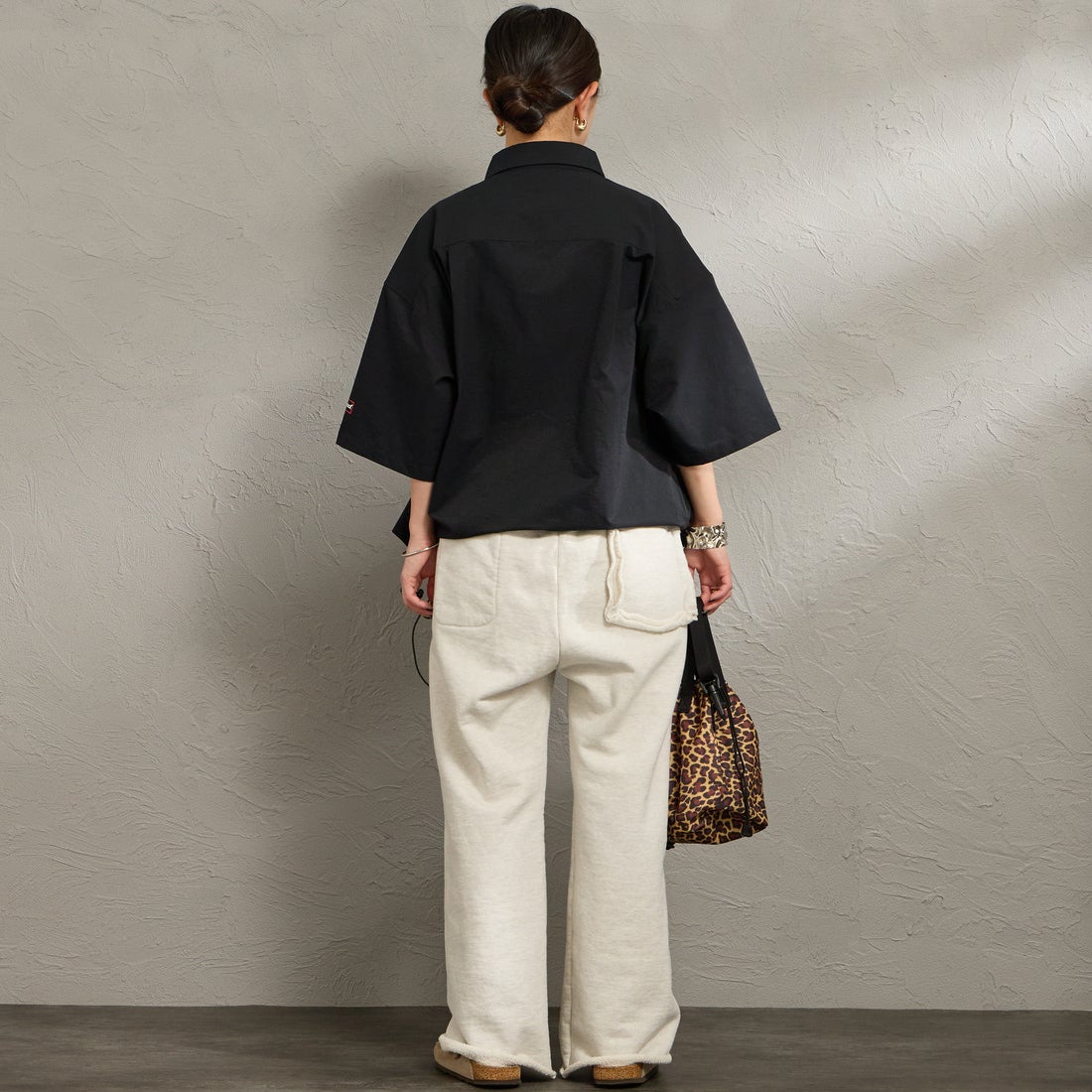 Marmot [マーモット] 別注 Dot Air ワンポイント刺繍ロゴ ショートスリーブシャツ [MTSS26MSH332IN-JF] BLACK &&モデル身長：150cm 着用サイズ：S&&