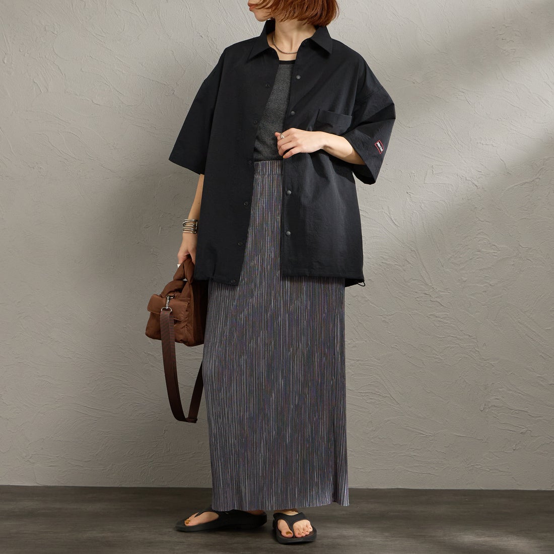 Marmot [マーモット] 別注 Dot Air ワンポイント刺繍ロゴ ショートスリーブシャツ [MTSS26MSH332IN-JF] BLACK &&モデル身長：158cm 着用サイズ：S&&