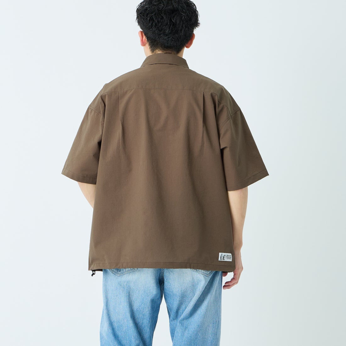 Marmot [マーモット] 別注 Dot Air ワンポイント刺繍ロゴ ショートスリーブシャツ [MTSS26MSH332IN-JF] BROWN &&モデル身長：168cm 着用サイズ：L&&
