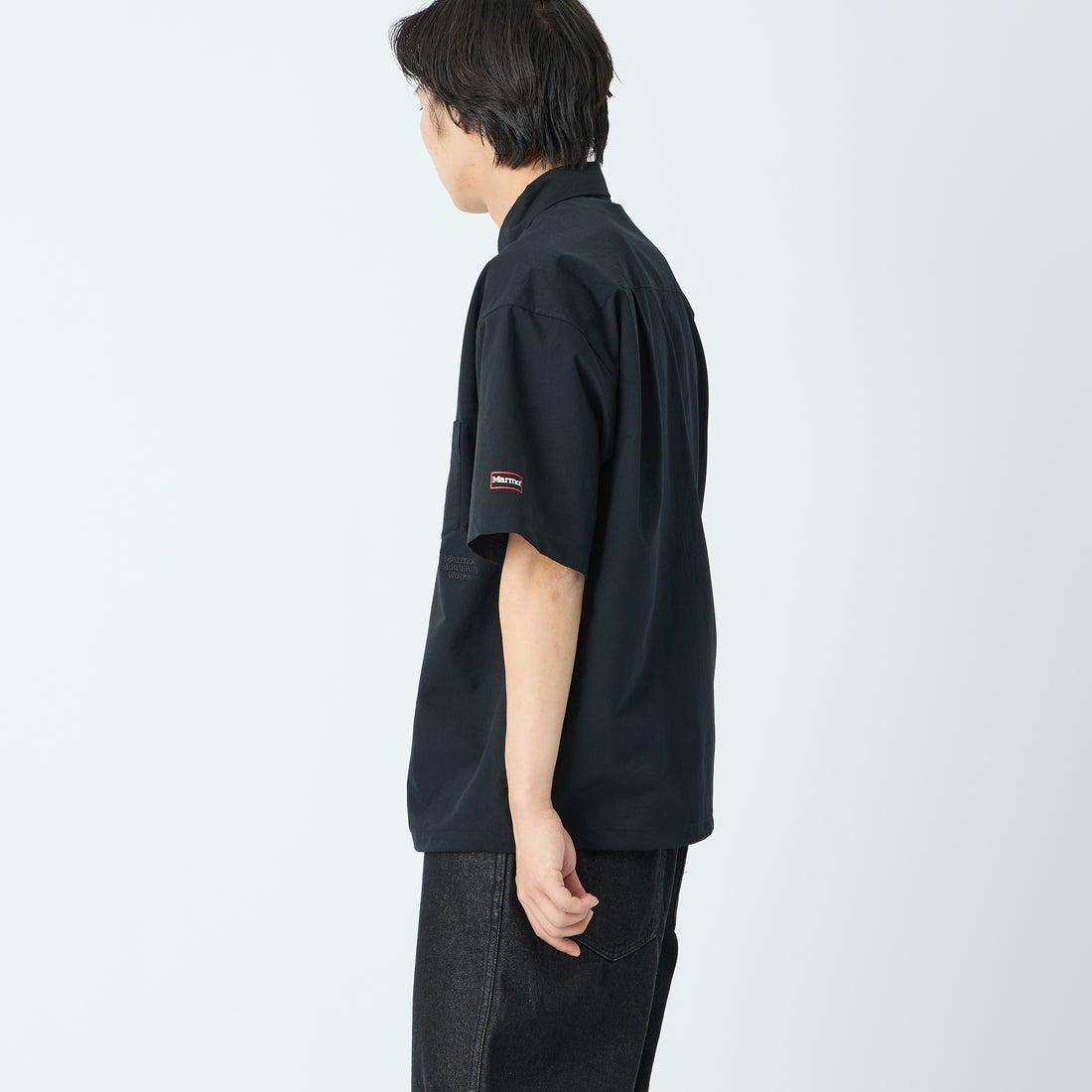 Marmot [マーモット] 別注 Dot Air ワンポイント刺繍ロゴ ショートスリーブシャツ [MTSS26MSH332IN-JF] BLACK &&モデル身長：179cm 着用サイズ：L&&