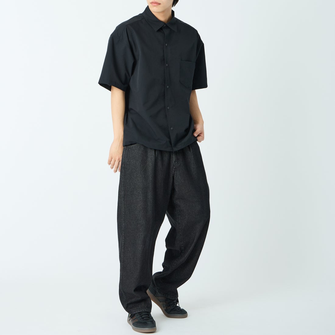 Marmot [マーモット] 別注 Dot Air ワンポイント刺繍ロゴ ショートスリーブシャツ [MTSS26MSH332IN-JF] BLACK &&モデル身長：179cm 着用サイズ：L&&