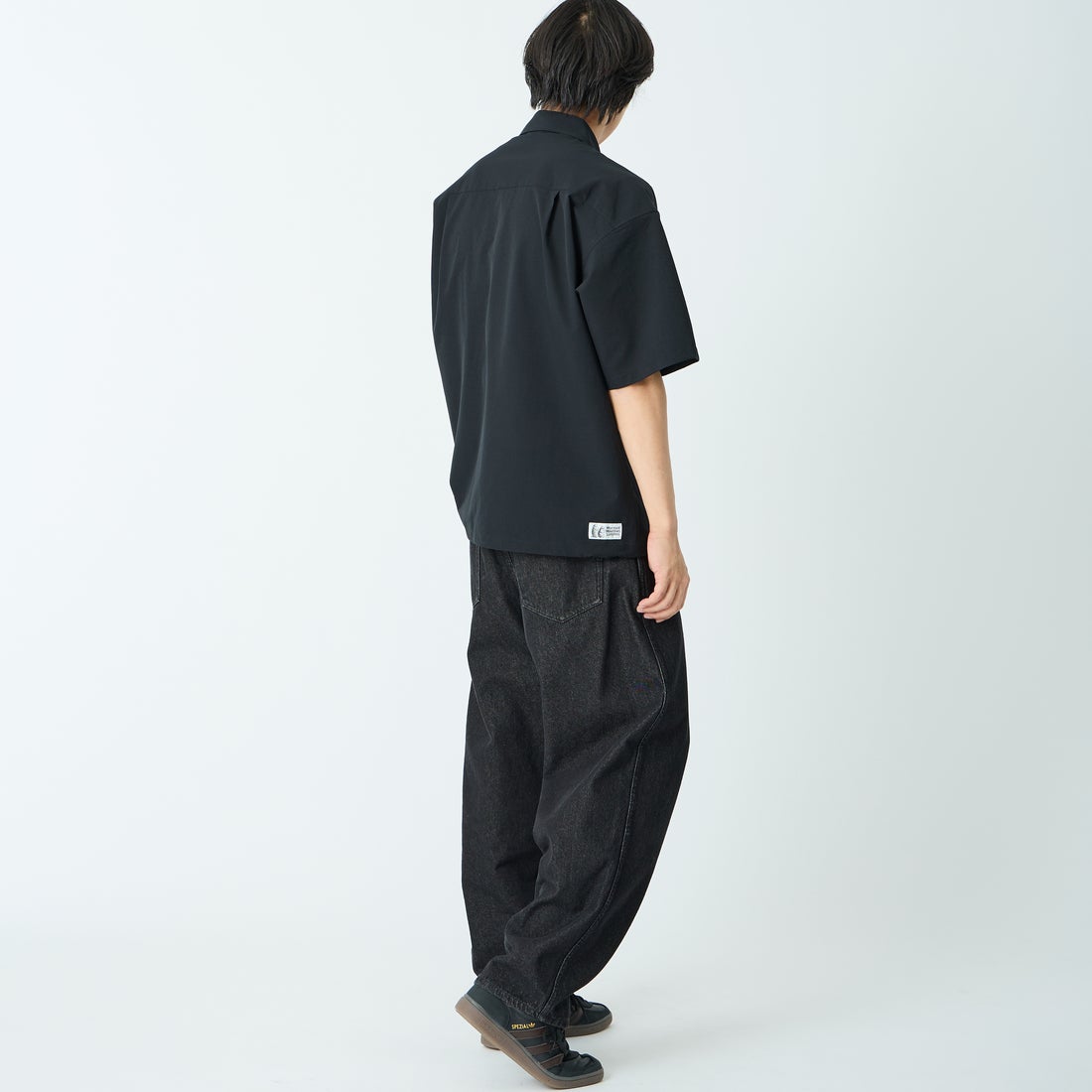 Marmot [マーモット] 別注 Dot Air ワンポイント刺繍ロゴ ショートスリーブシャツ [MTSS26MSH332IN-JF] BLACK &&モデル身長：179cm 着用サイズ：L&&