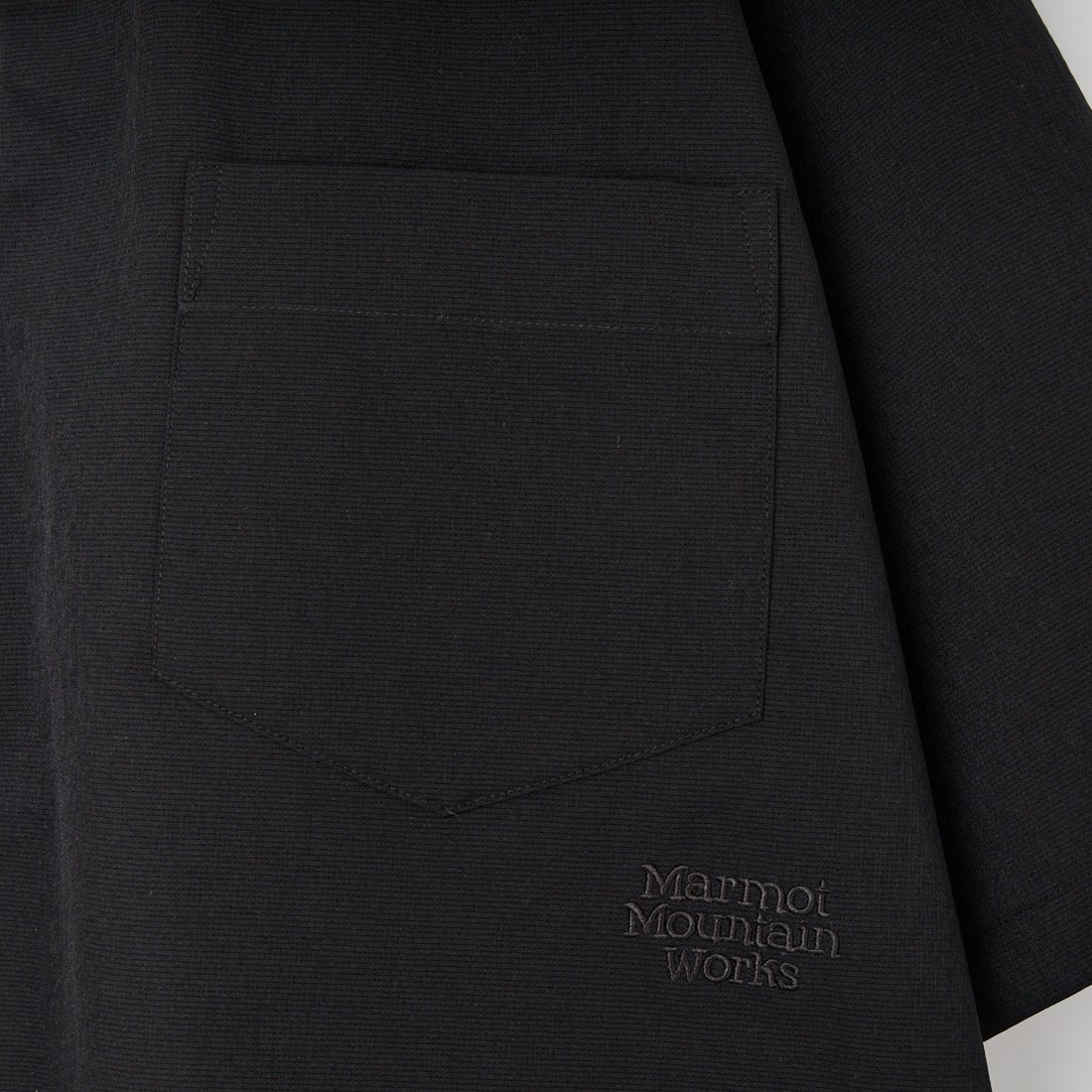 Marmot [マーモット] 別注 Dot Air ワンポイント刺繍ロゴ ショートスリーブシャツ [MTSS26MSH332IN-JF] BLACK