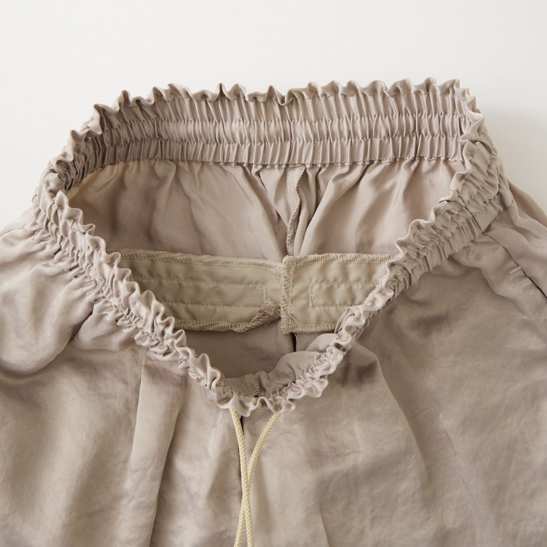 Jeans Factory Clothes [ジーンズファクトリークローズ] イージーワイドサテンパンツ [IN22-PT-6] 9 ﾗｲﾄﾍﾞｰｼﾞ