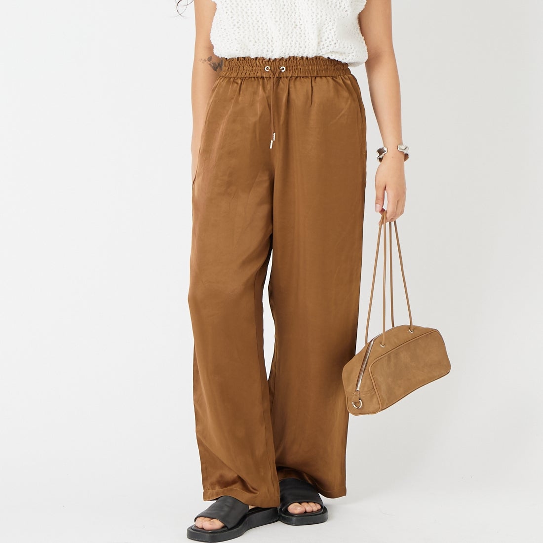 Jeans Factory Clothes [ジーンズファクトリークローズ] イージーワイドサテンパンツ [IN22-PT-6] 14 ﾌﾞﾗｳﾝ &&モデル身長：162cm 着用サイズ：36&&