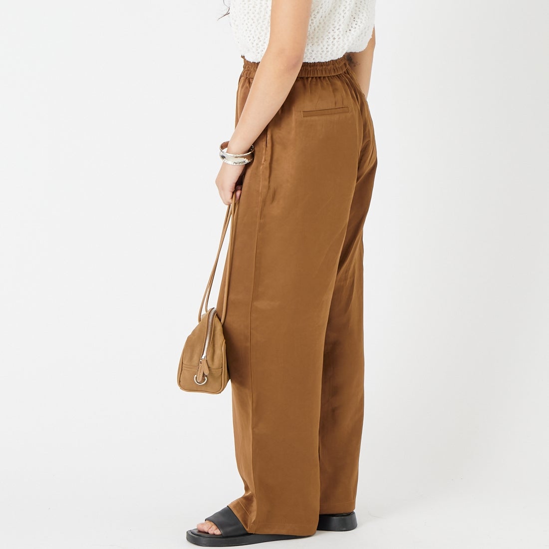 Jeans Factory Clothes [ジーンズファクトリークローズ] イージーワイドサテンパンツ [IN22-PT-6] 14 ﾌﾞﾗｳﾝ &&モデル身長：162cm 着用サイズ：36&&