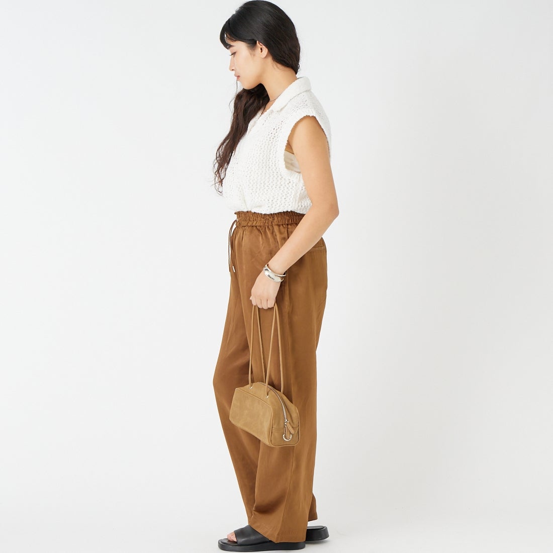 Jeans Factory Clothes [ジーンズファクトリークローズ] イージーワイドサテンパンツ [IN22-PT-6] 14 ﾌﾞﾗｳﾝ &&モデル身長：162cm 着用サイズ：36&&