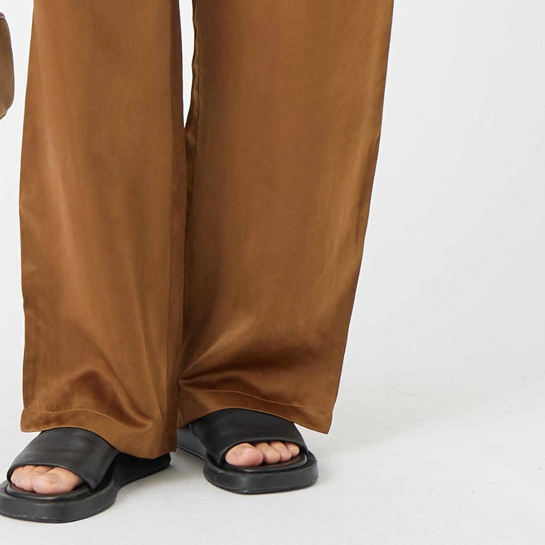 Jeans Factory Clothes [ジーンズファクトリークローズ] イージーワイドサテンパンツ [IN22-PT-6] 14 ﾌﾞﾗｳﾝ &&モデル身長：162cm 着用サイズ：36&&