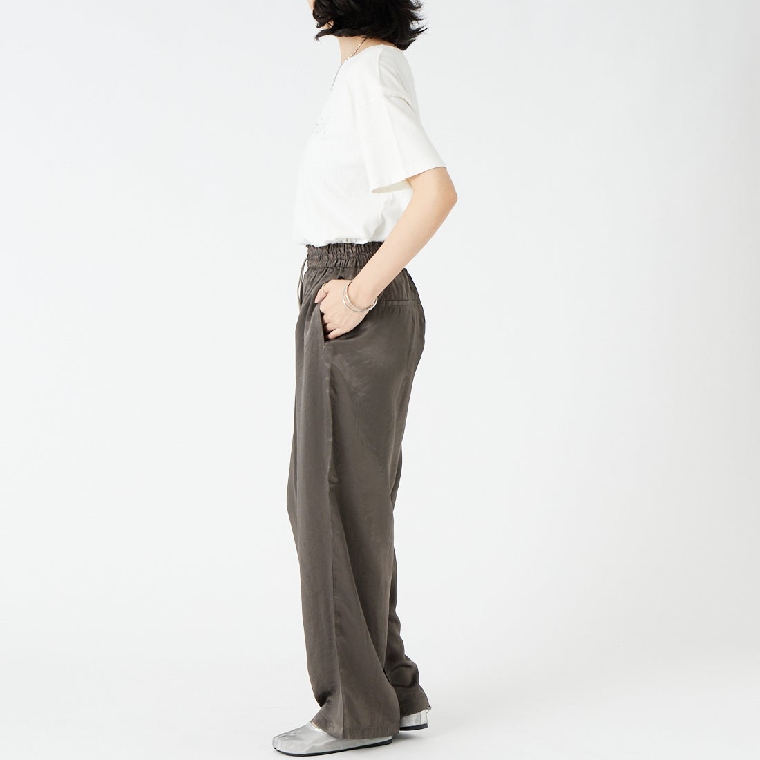 Jeans Factory Clothes [ジーンズファクトリークローズ] イージーワイドサテンパンツ [IN22-PT-6] 19 ﾁｬｺｰﾙ &&モデル身長：162cm 着用サイズ：38&&