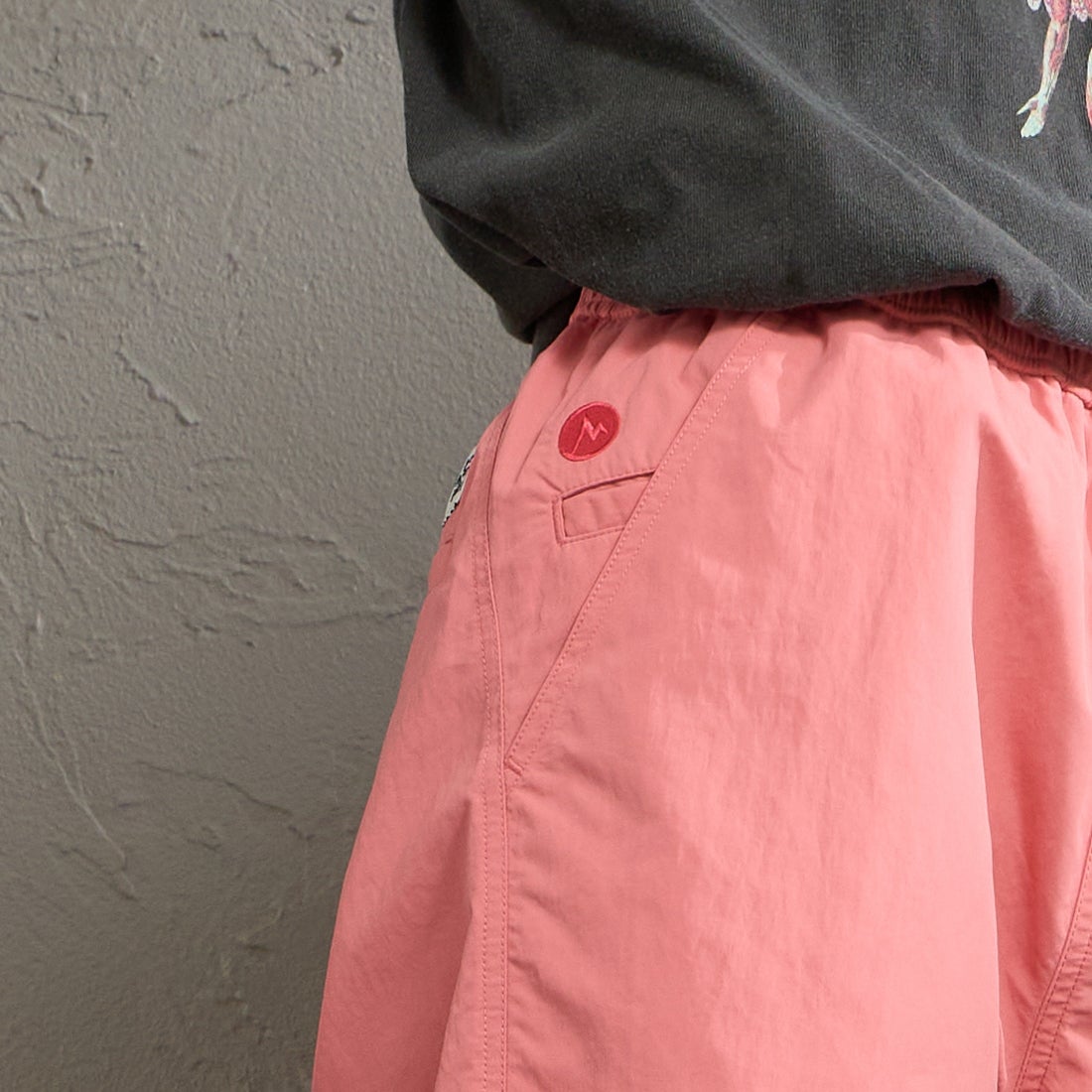 Marmot [マーモット] 別注 ワンポイントワッペンロゴ ユーティリティー ショートパンツ [MTSS26MHP341IN-JF] CORAL