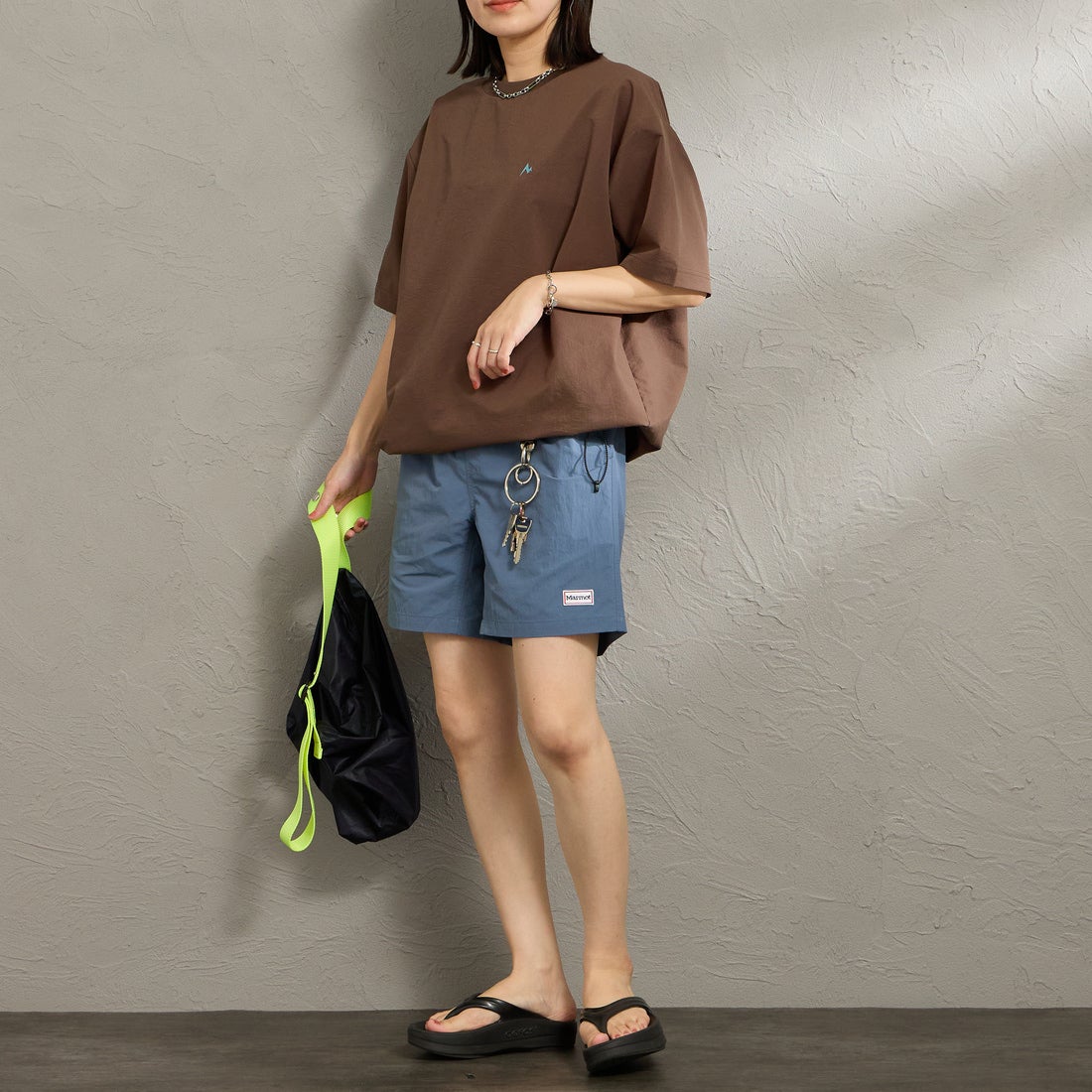 Marmot [マーモット] 別注 ワンポイントワッペンロゴ ユーティリティー ショートパンツ [MTSS26MHP341IN-JF] INDIGO &&モデル身長：160cm 着用サイズ：S&&