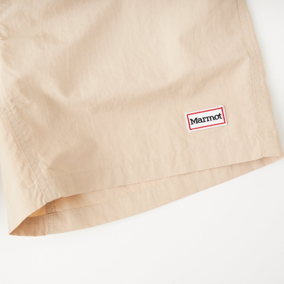 Marmot [マーモット] 別注 ワンポイントワッペンロゴ ユーティリティー ショートパンツ [MTSS26MHP341IN-JF] L.BEIGE