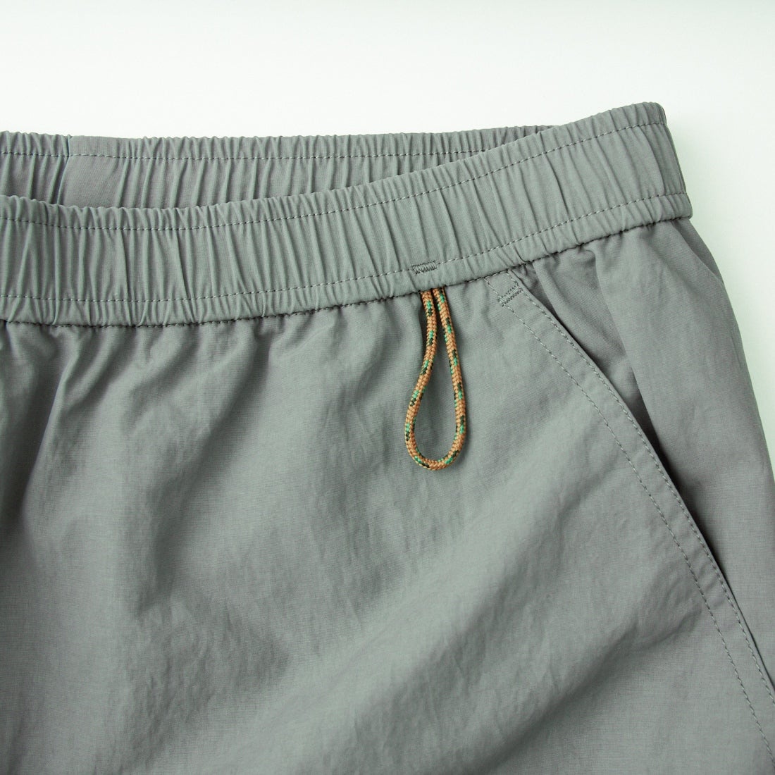 Marmot [マーモット] 別注 ワンポイントワッペンロゴ ユーティリティー ショートパンツ [MTSS26MHP341IN-JF] CHARCOAL