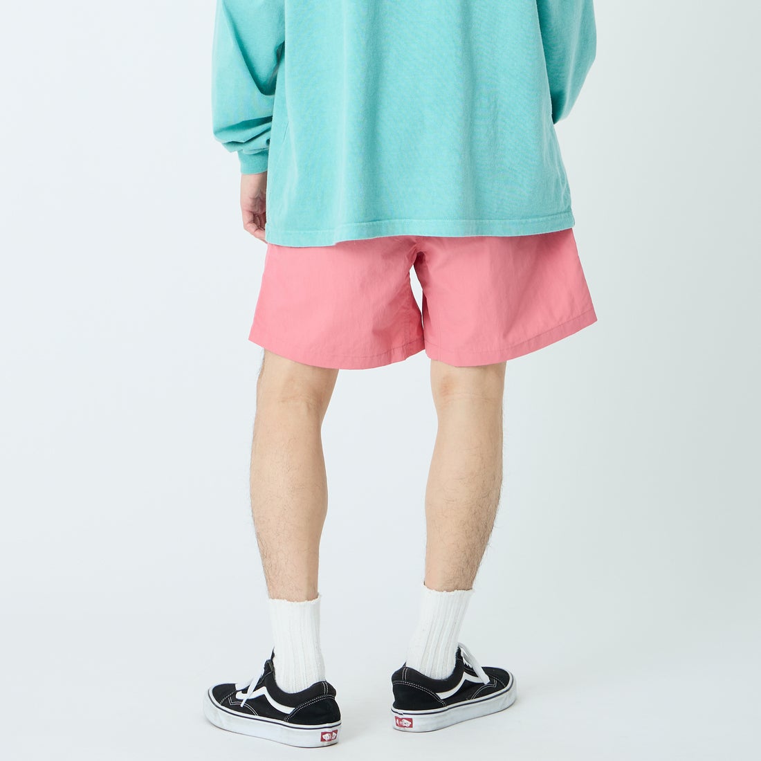 Marmot [マーモット] 別注 ワンポイントワッペンロゴ ユーティリティー ショートパンツ [MTSS26MHP341IN-JF] CORAL &&モデル身長：168cm 着用サイズ：L&&