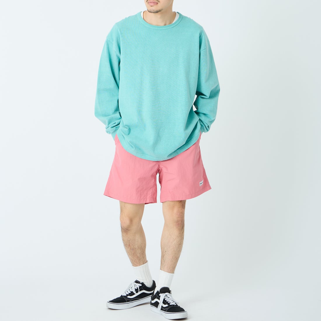 Marmot [マーモット] 別注 ワンポイントワッペンロゴ ユーティリティー ショートパンツ [MTSS26MHP341IN-JF] CORAL &&モデル身長：168cm 着用サイズ：L&&